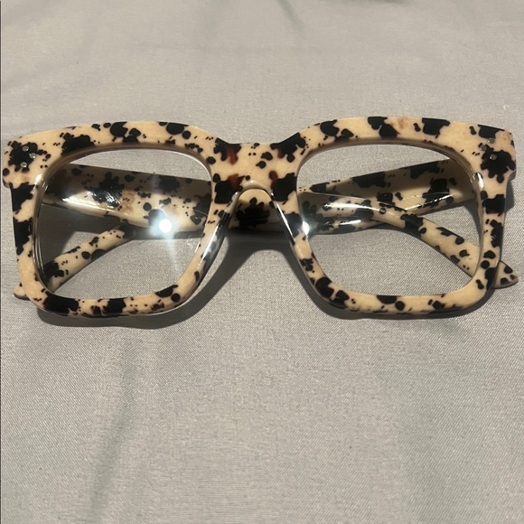 Stylish Tortoiseshell Sunglasses - Picture 3 of 10
